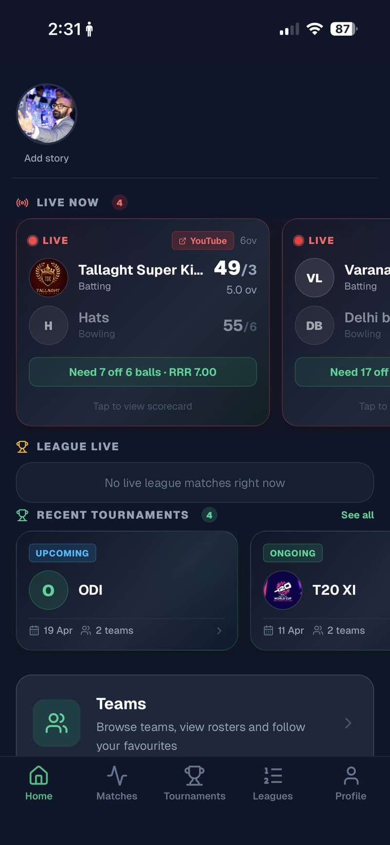 CricAce home feed showing live cricket matches and recent tournaments